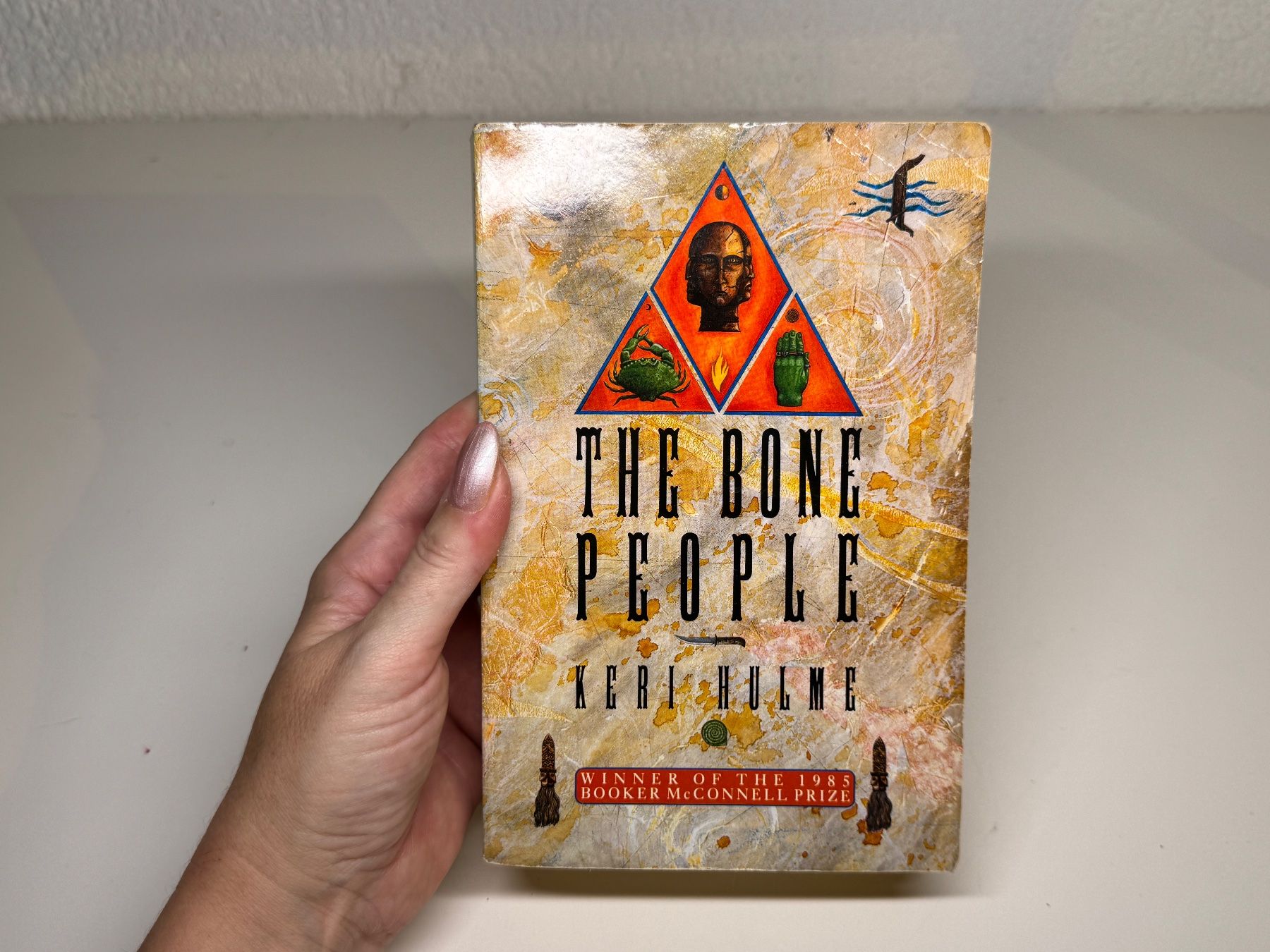 Libri: NOVEL: Kari Hulme, The Bone People – Usato da Grosswangen venduto da English_books