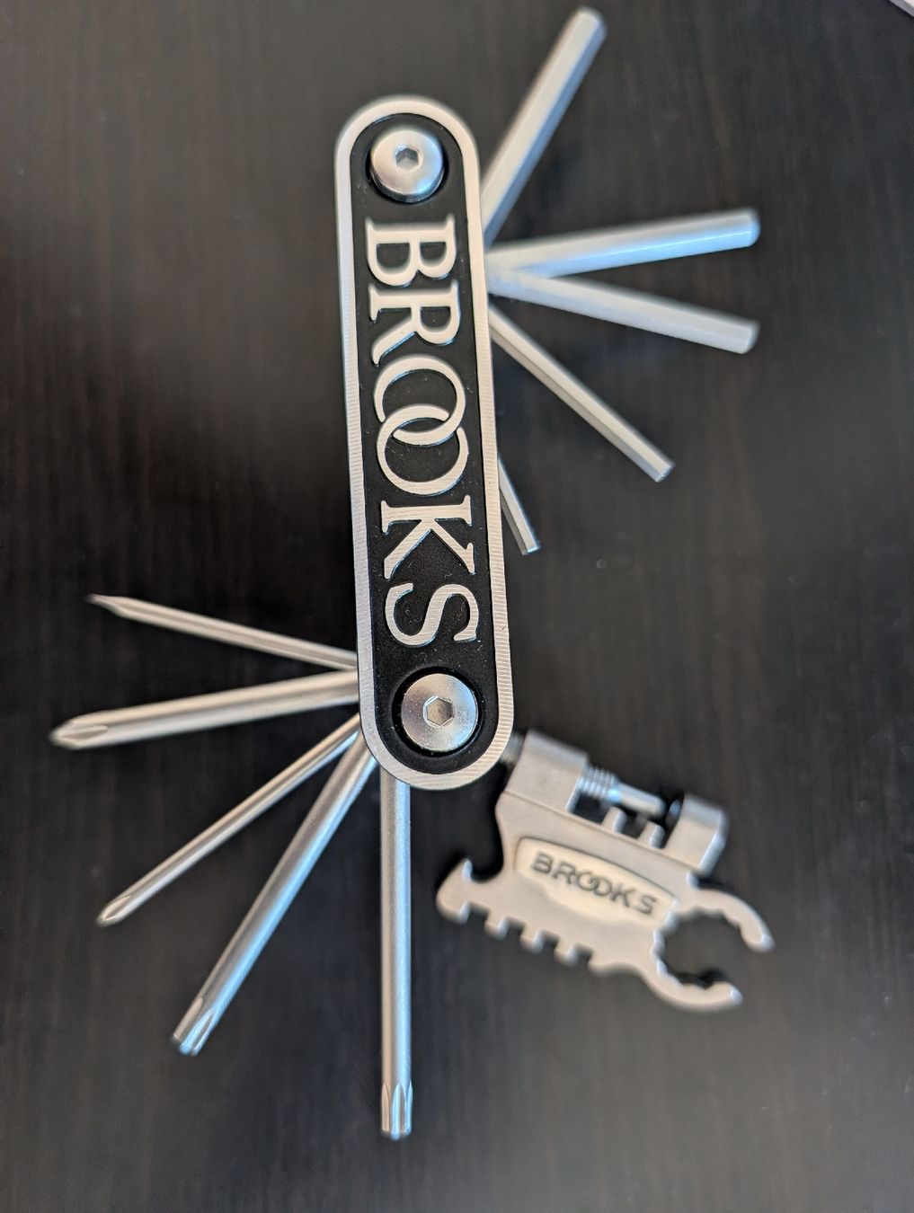Brooks Tous les outils: Brooks Multitool mit Lederhülle – unbenutzt – Neuf (Voir description) à Roggwil BE par MA-4900