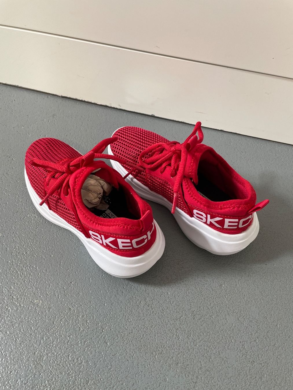 Skechers Scarpe da uomo: Skechers GoRun Sneakers EU30 – Usato da Uznach venduto da Player6 4