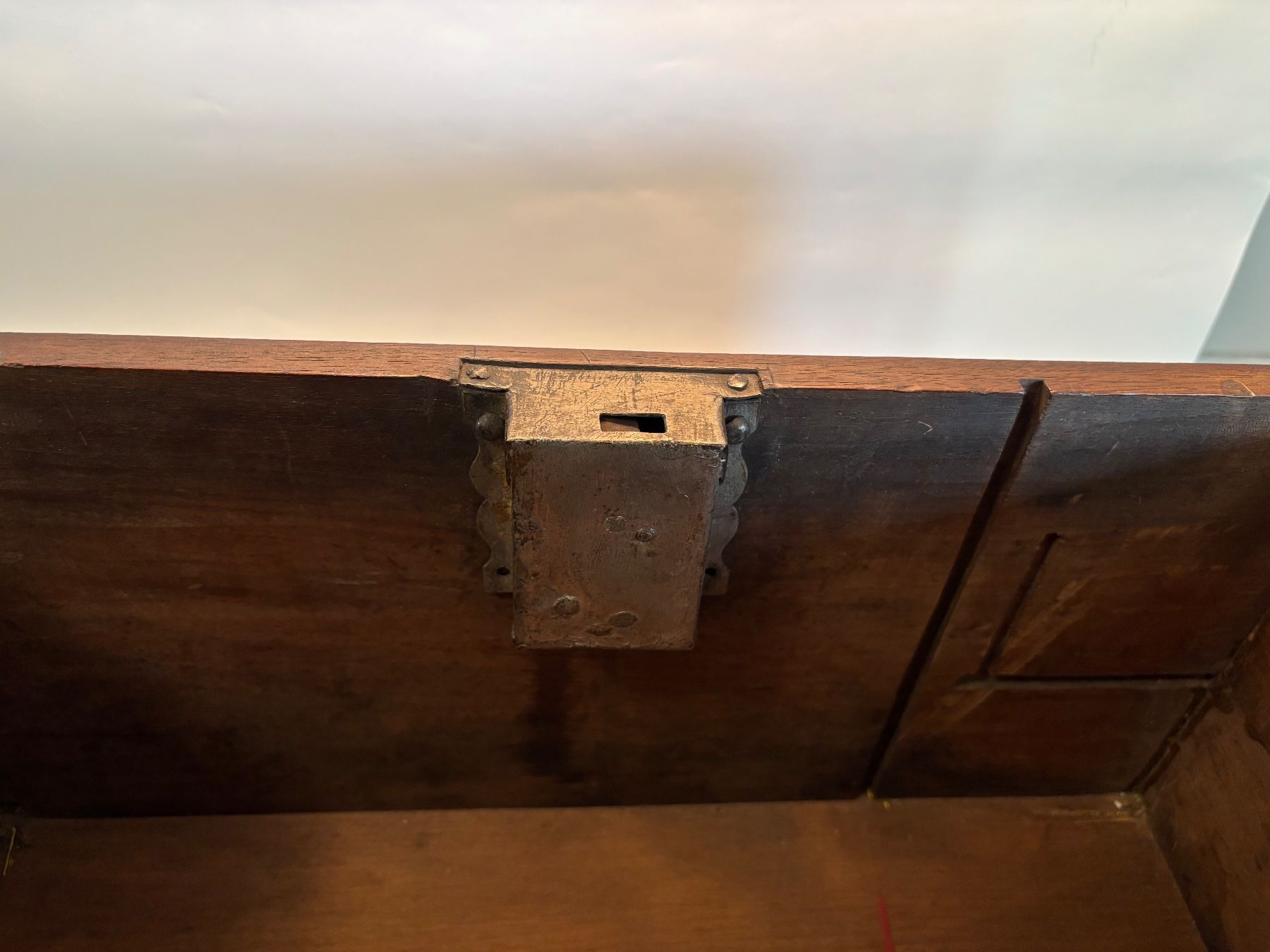 Cassettiere: Antike Miniaturkommode Barock Nussbaum – Usato da rotkreuz venduto da baudisch 7