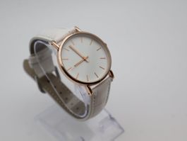 Damen Uhr neuwertig ungetragen  (Läuft mit Garantie)