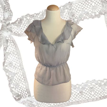 Graue, romantische, transparente Bluse mit Rüschen, Größe S/