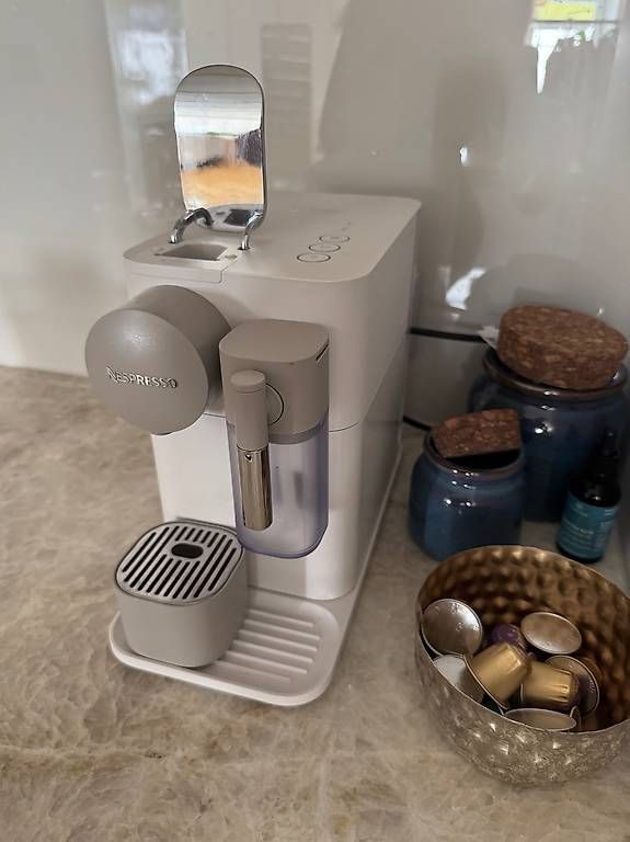 De'Longhi Macchine per caffè & Macchine per espresso: De LonghiNespresso Lattissima weiss – Usato da Hinwil venduto da marinaschroder 2