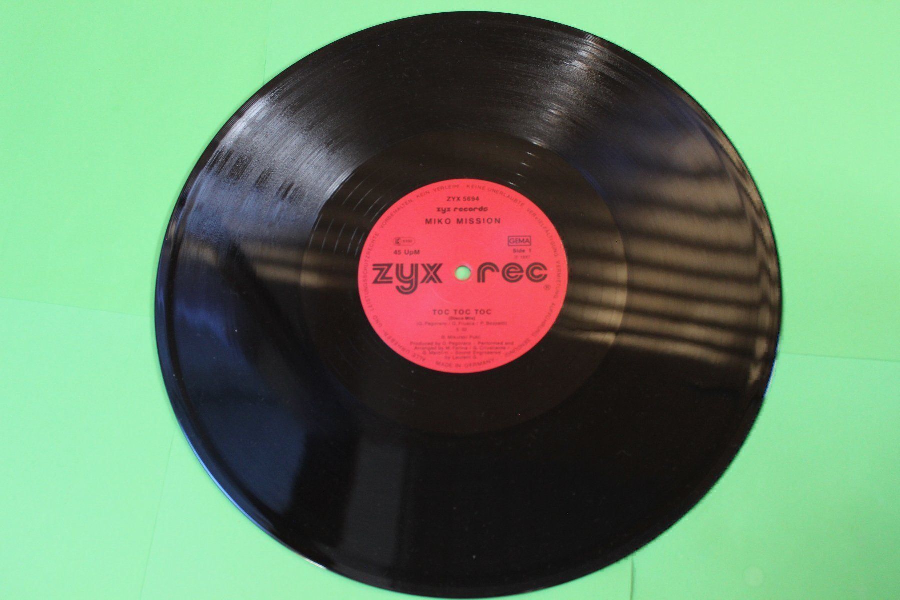Dischi in vinile: Miko Mission - Toc Toc Toc ITALO DISCO 12" Vinyl Maxi 1987 – Usato da Tübach venduto da JamesStone 2