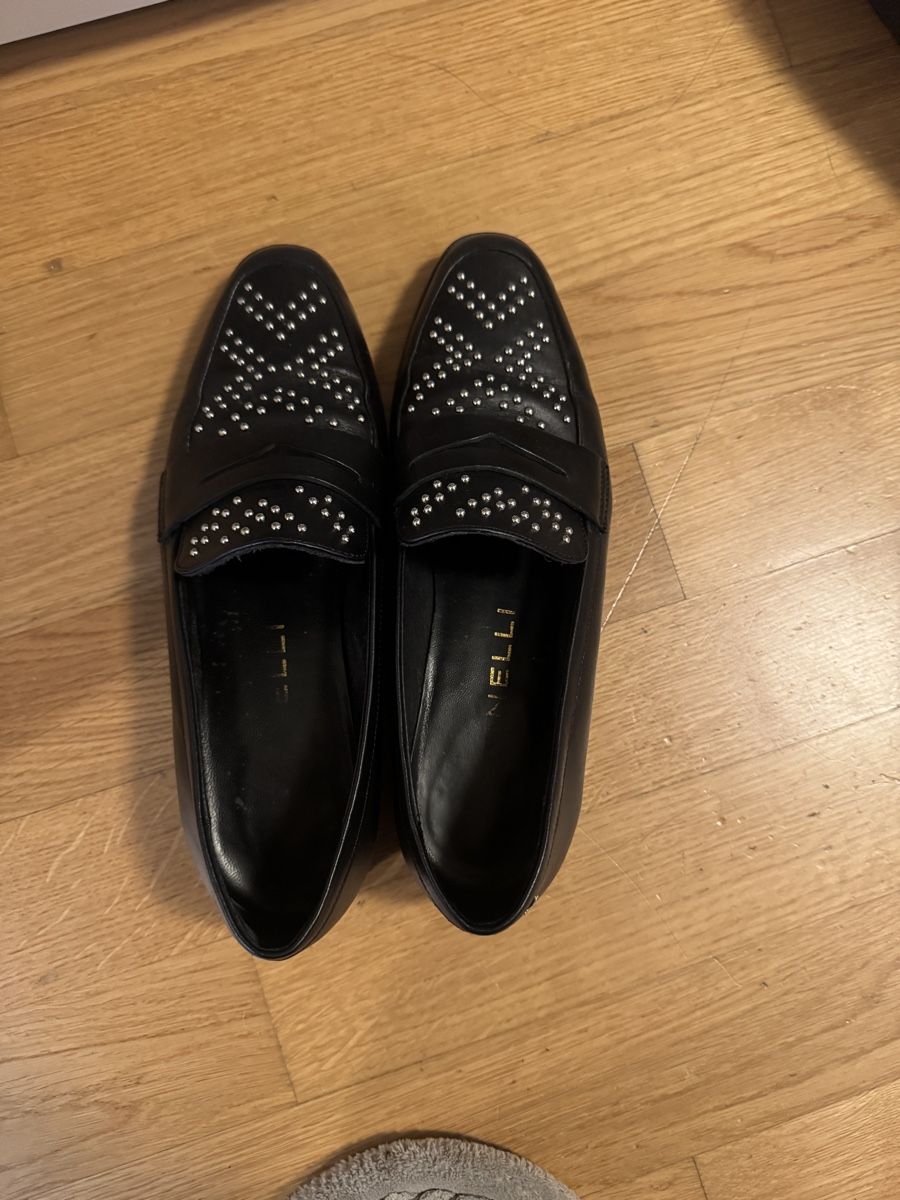 Scarpe da donna: Black leather shoes loafers martinelli 38 – Usato da Zürich venduto da Lovelyperfumes 1