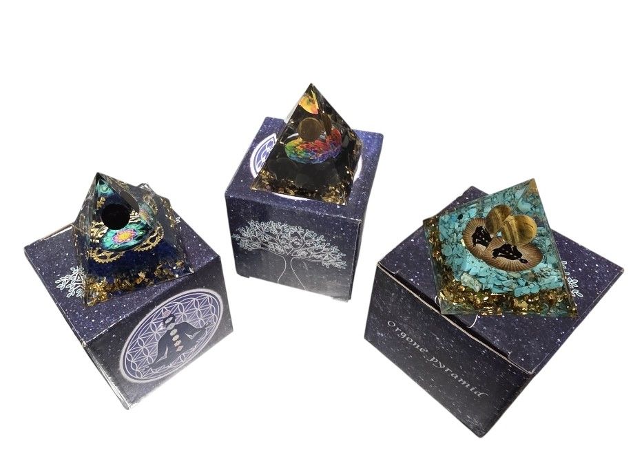 Pietre preziose: Lot de 3 piramides orgonite – Nuovo e nell'imballaggio originale da Vernier venduto da 19pigments