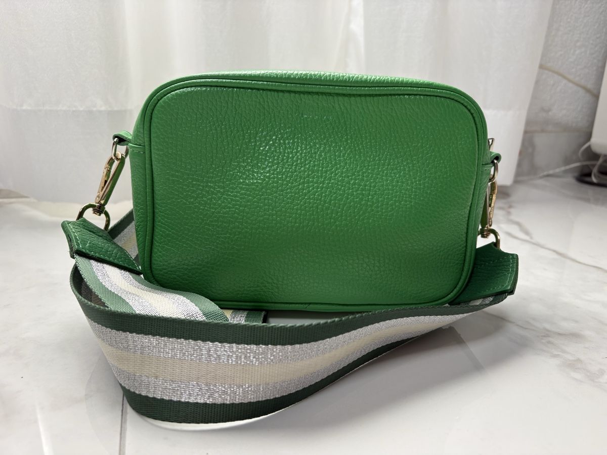 Taschen für Damen: Modische grüne Ledertasche  – Gebraucht aus Estavayer-le-Lac von Mimmy02 1