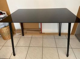 Tavolo con piano in vetro nero e gambe metallo 120x60cm