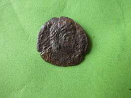 uralte Bronzemünze 16 mm     1.32 g
