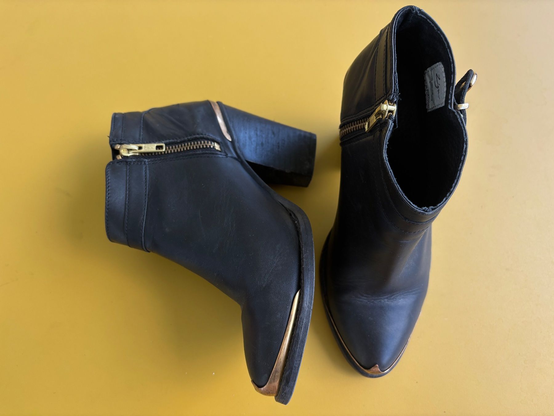 Scarpe da donna: ZIGN schwarze Leder-Stiefeletten Gr. 37 – Usato da Zürich venduto da missmodernage