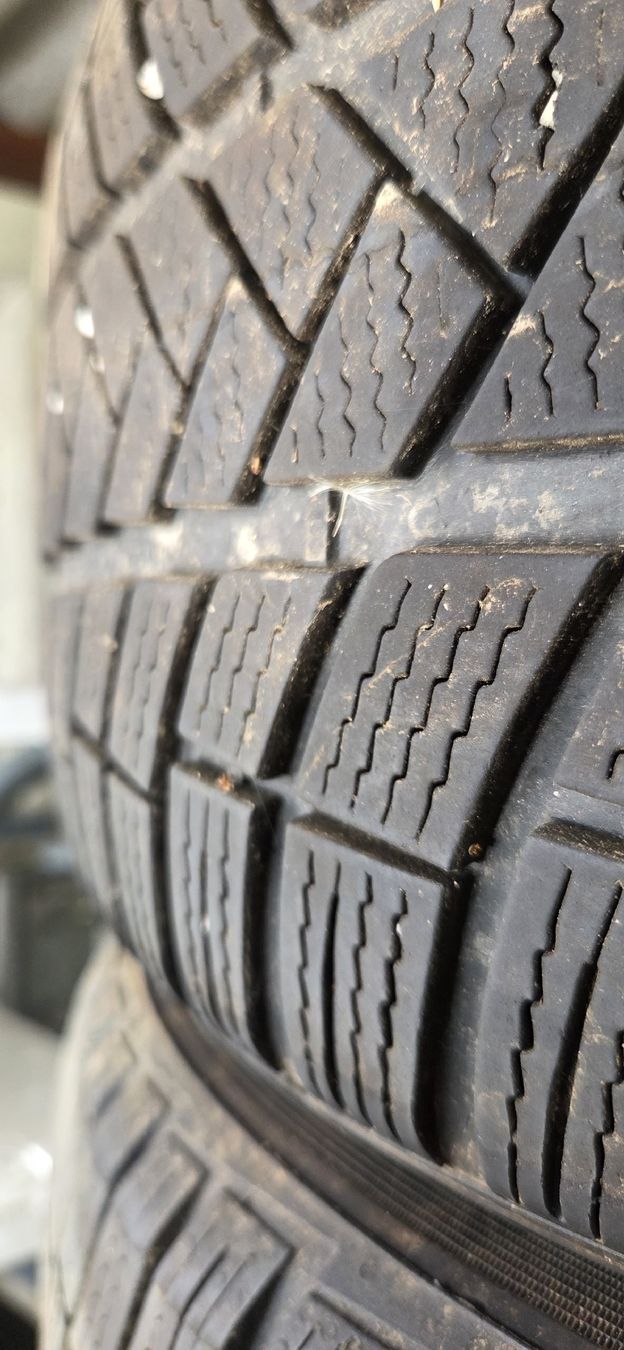 Pneus & Kompletträder: Winterreifen 225/45/18 – Gebraucht aus Alpnachstad von blackfly_ 1