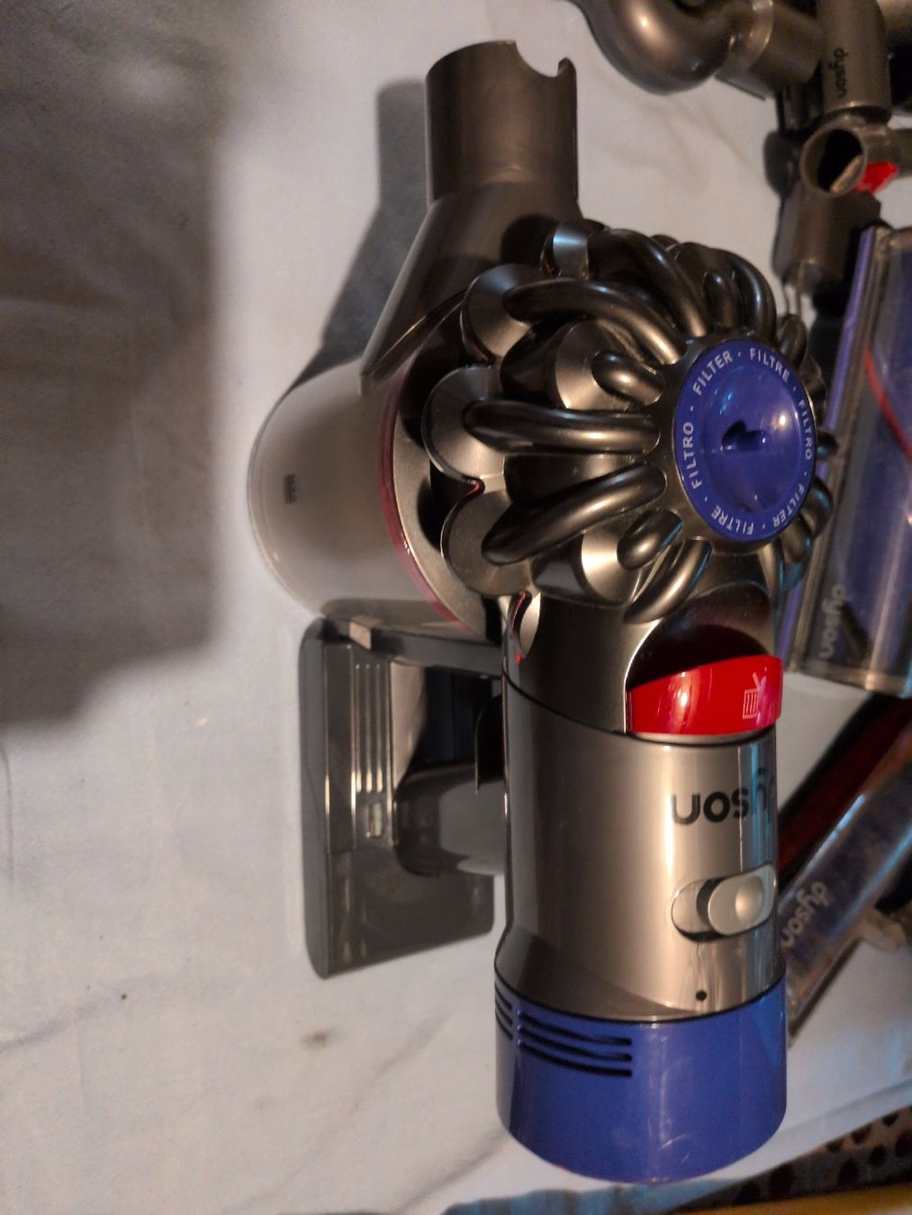 Dyson Staubsauger & Zubehör: Dyson Akkustaubsauger – Defekt aus Pratteln von pivo.var 3