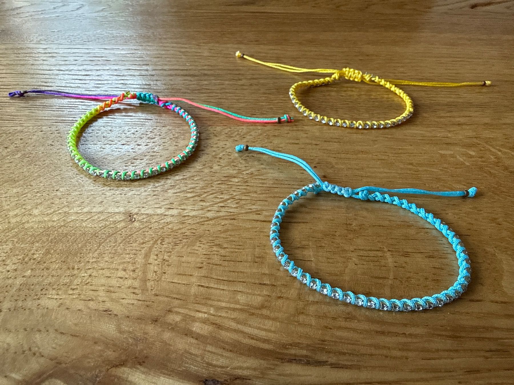 Bracciali & Braccialetti: 3 neue Armbänder mit Strass - Einheitsgrösse – Nuovo (secondo la descrizione) da Basel venduto da jetzt-wird-gemistet