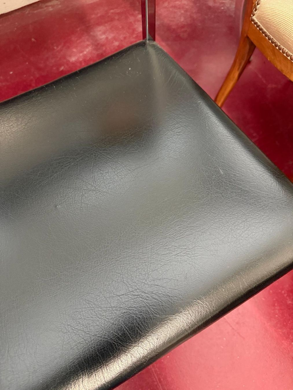 Sedie: Schicker Stuhl mit Kunstlederbezug, Metallgestell – Usato da St. Gallen venduto da Second-Life 3