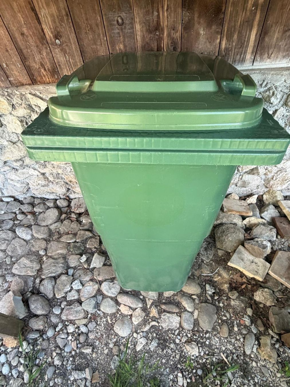 Altro per Ufficio & Commercio: GRÜNER MÜLL CONTAINER 240L – Usato da Meienried venduto da ManuelaBoutique 2