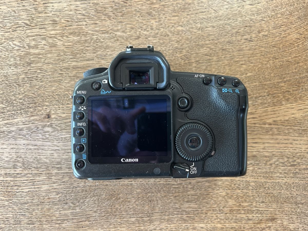 Canon Kamera: Canon EOS 5D Mark II Defekt – Defekt aus Detligen von laurinschnyder 1