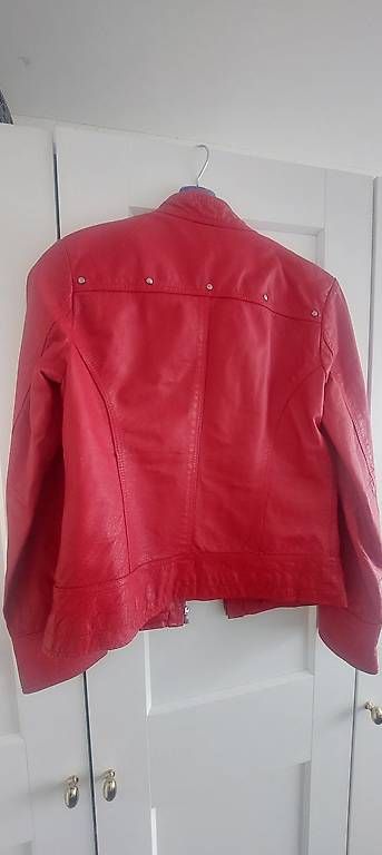 Jacken: Lederjacke rot – Gebraucht aus Chur von mal_6m7r