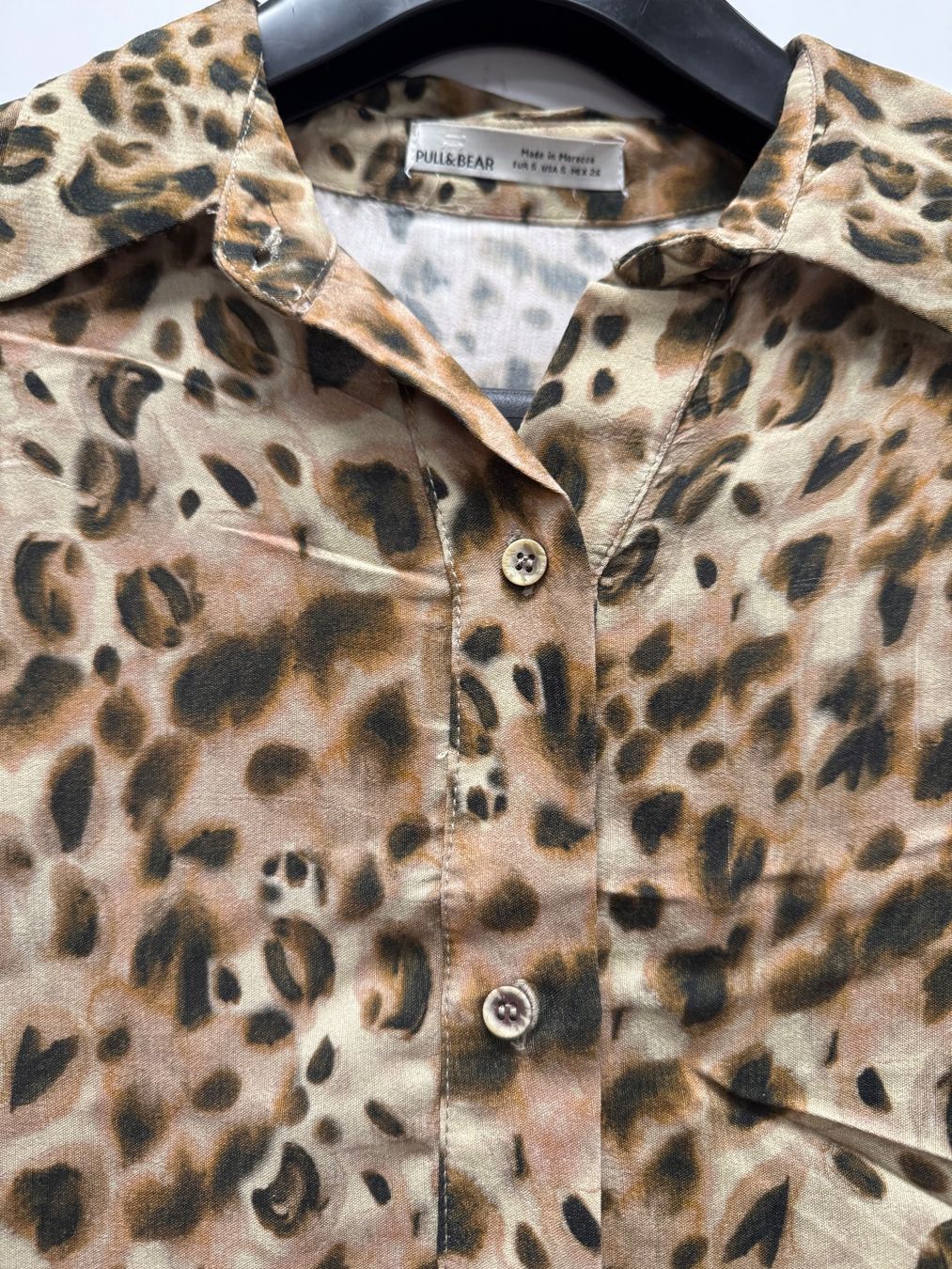 Pull&Bear Blusen: Bluse kurzarm - Leoprint - Pull & Bear - Gr. S – Gebraucht aus Brügg BE von rutschimedizin 1