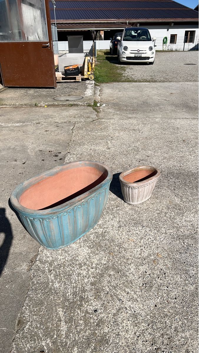 Pots de fleurs: Zwei elegante Blumentöpfe – D'occasion à St. Gallen par Leccese