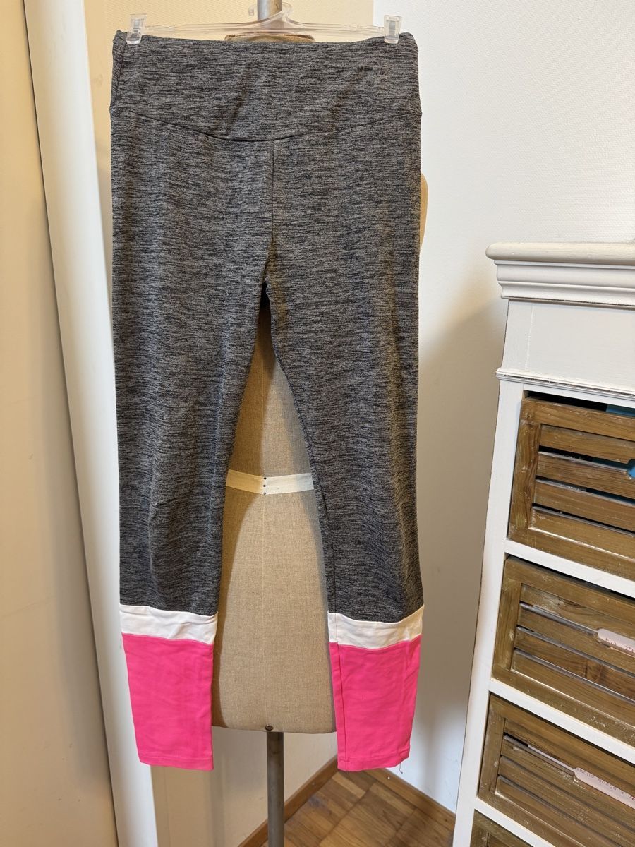 Calze & Collant: Powerzone Leggins Sporthose – Usato da Obfelden venduto da tan_9lj9