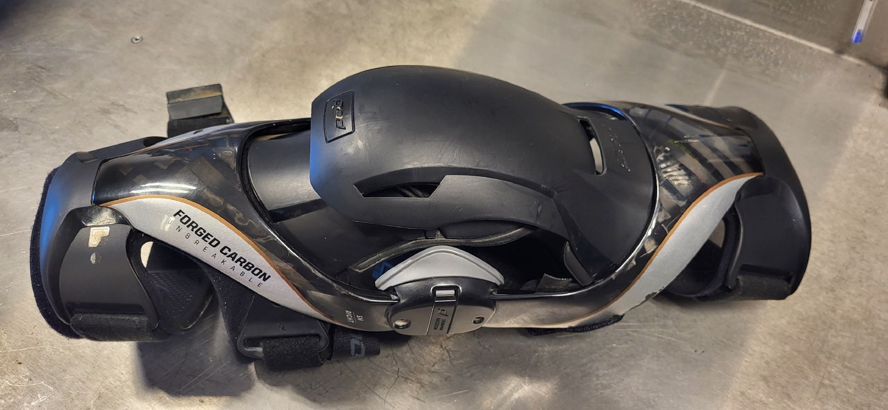 Schutz & Schoner: Genouillères Pod K8 carbon – Gebraucht aus Le Noirmont von lio_mh2x 2