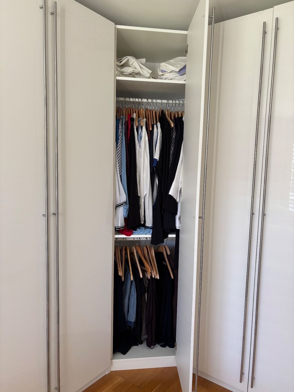 Ikea Armoires: IKEA PAX Corner Wardrobe Module - 236 cm High - White Gloss – D'occasion à Zollikerberg par luc_q6bs