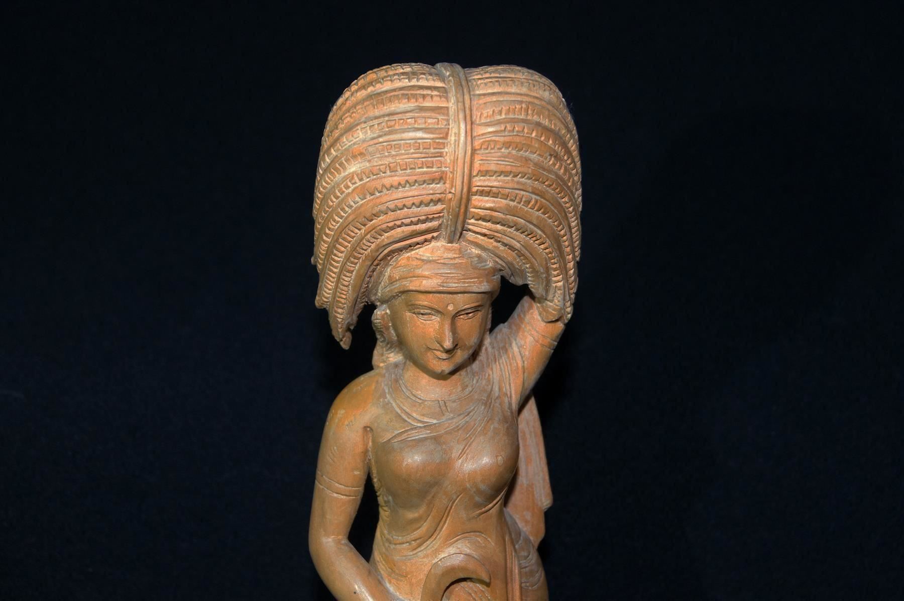 Statuette: Bäuerin mit Getreidebündel und Sichel – Usato da Geroldswil venduto da ARTEFACTO 1