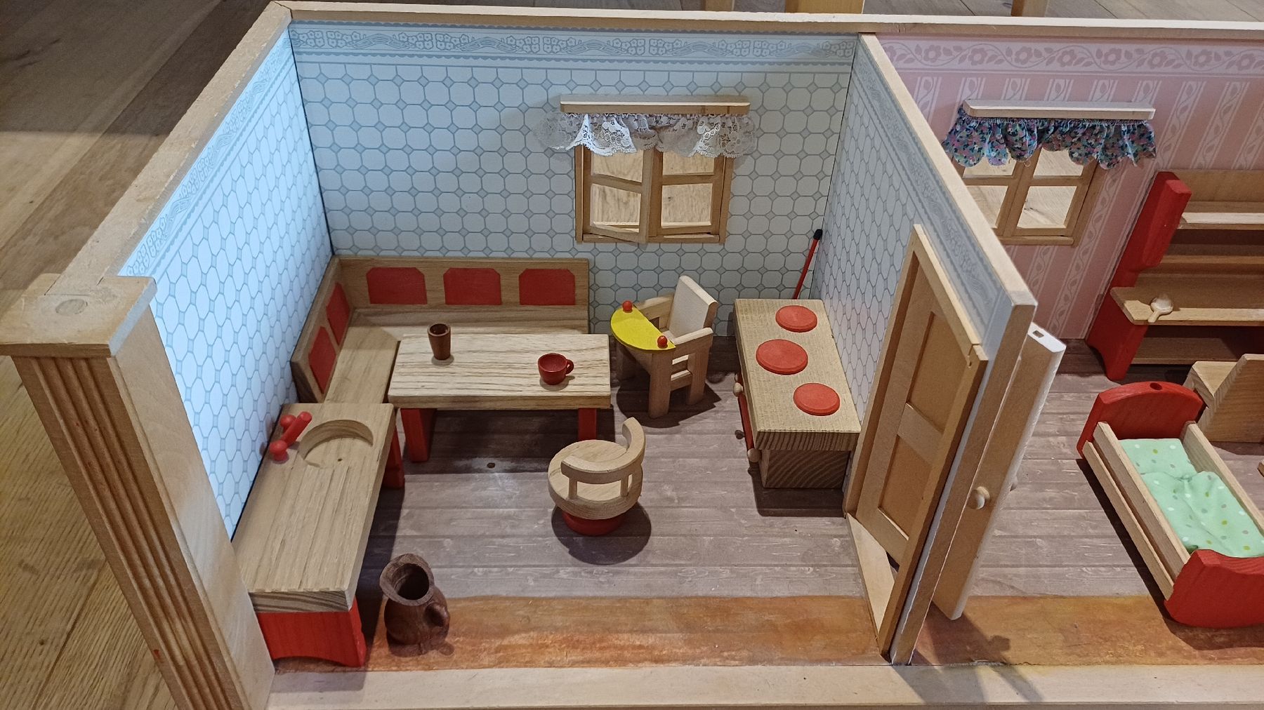 Puppenhäuser & -möbel: Puppenhaus-Set Handgefertigt 1990er – Gebraucht aus Rheinfelden von danielfellner 6