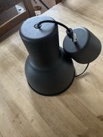 Lampe suspendue noire, style industriel chic, parfait!