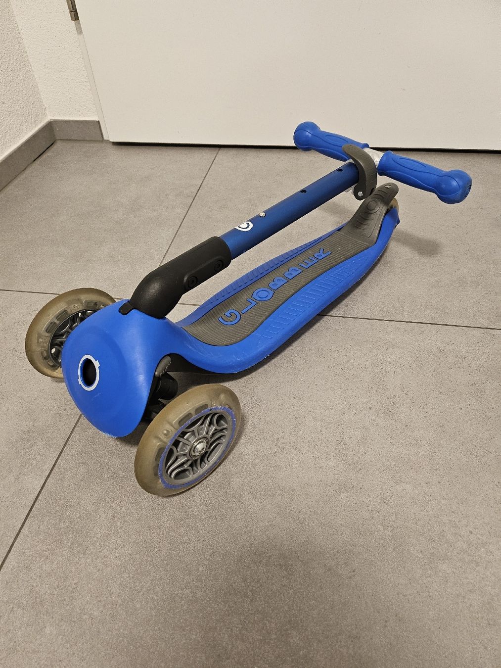 Globber Kickboard: Globber Scooter Junior mit Leuchtrollen – Usato da Baar venduto da Naedels-Kreationen 3