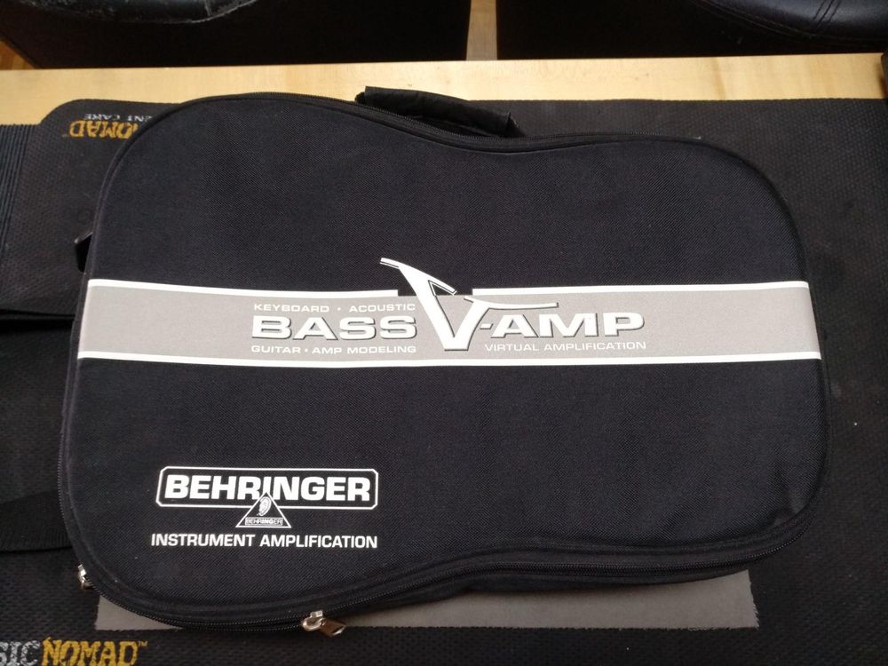 Behringer Bass V Amp with Gig Bag and Footswitch! Like NEW!! Kaufen