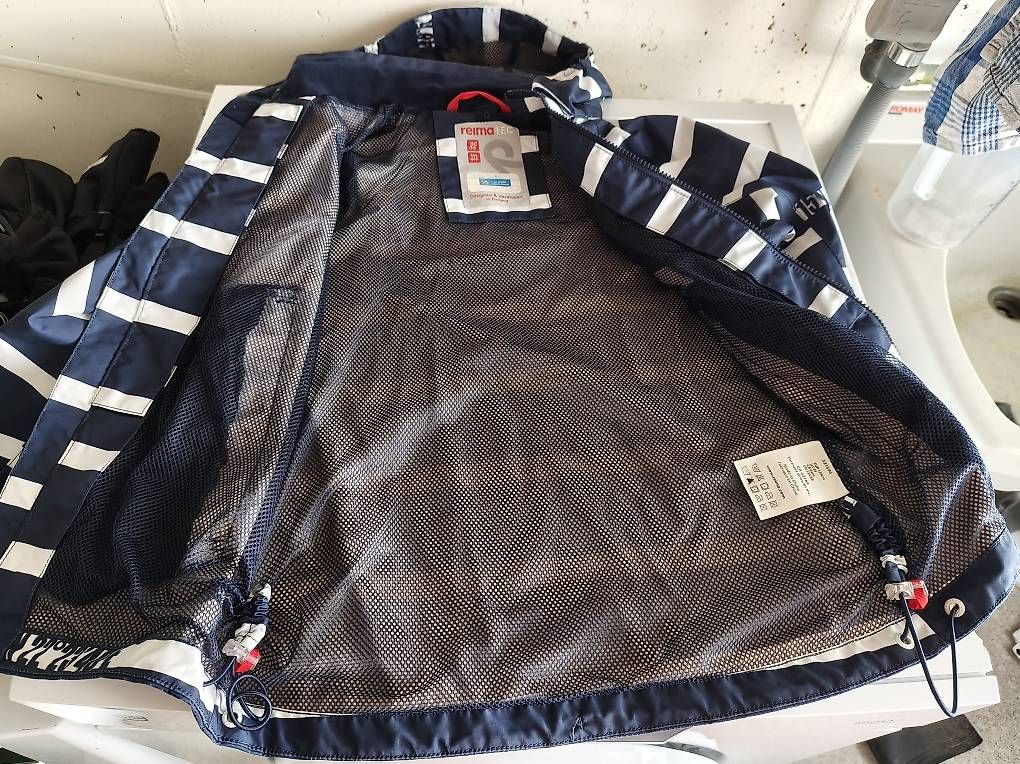 Reima Vestes & Manteaux: Reima Regenjacke Grösse 134 – D'occasion à Grossdietwil par wichtel28 1