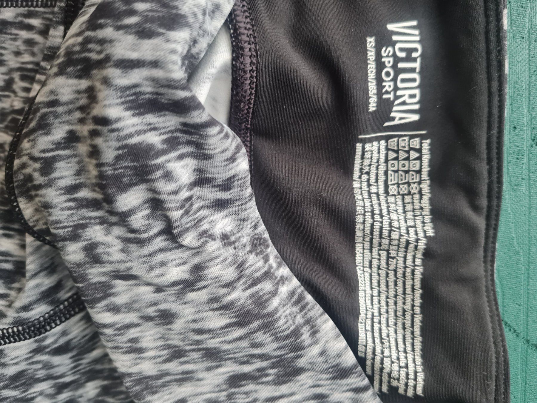 Victoria's Secret Leggings: Victoria secret leggings – Nuovo (secondo la descrizione) da Niedergösgen venduto da topol14 2