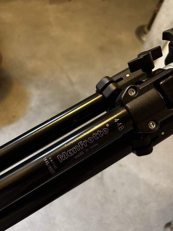 Treppiedi & Teste: Manfrotto 144 Stativ Tripod – Usato da Zürich venduto da h4llo