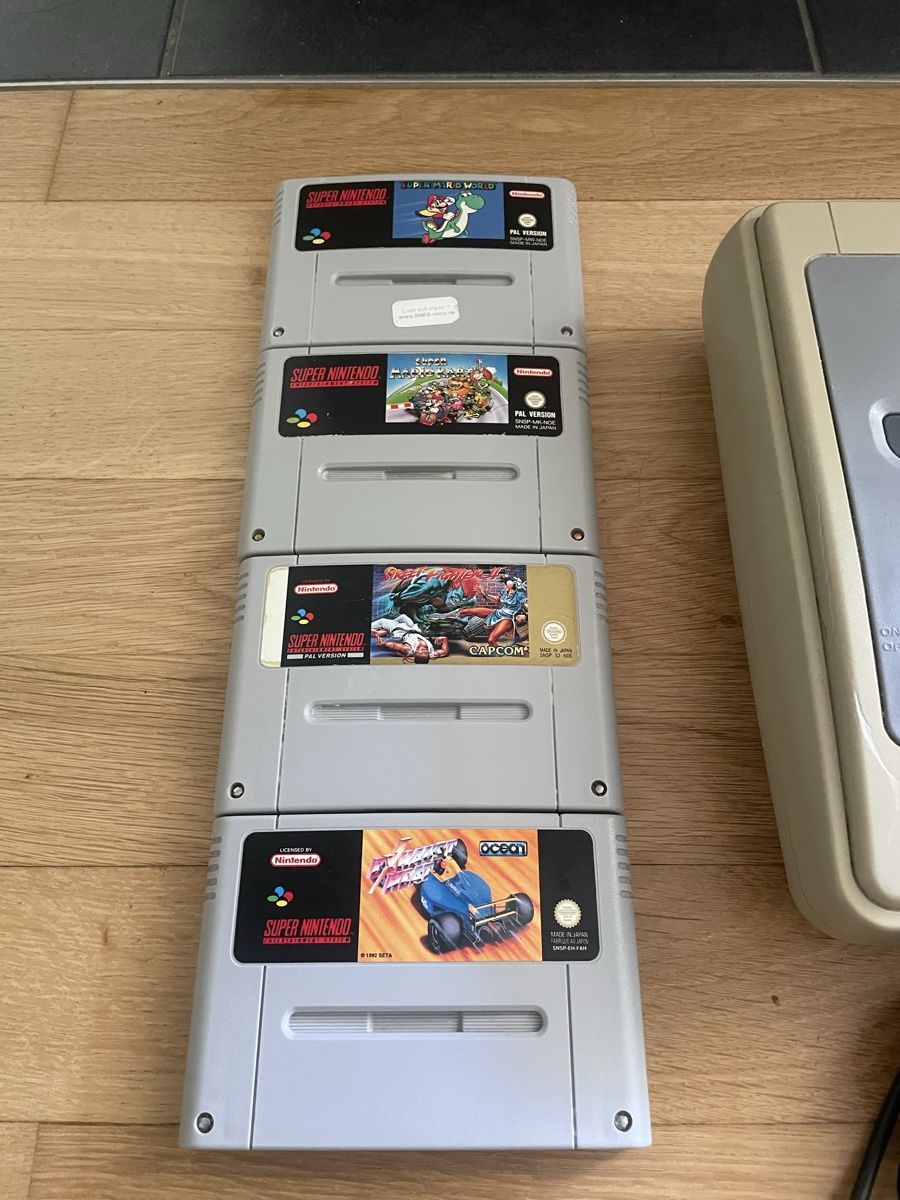 Nintendo Console: Super Nintendo SNES Konsole 4 Spiele 2 Controller AC Adapter – Usato da Luzern venduto da Yenka 1