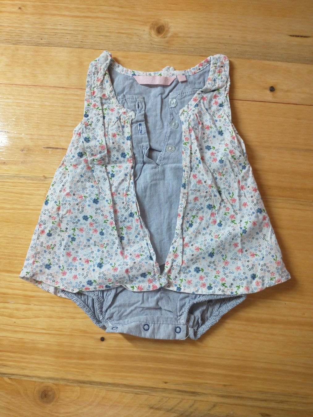 Lotti & Set di vestiti: Süsse Mädchenkleider Set Gr. 62/68 Sommerkleidchen – Usato da Ersigen venduto da she9a 5