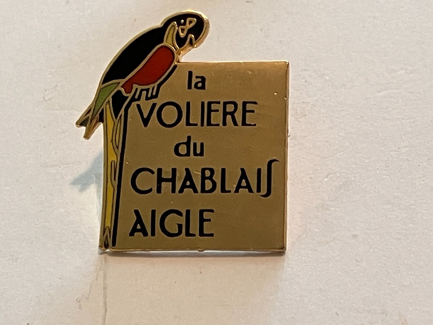 Placchette & Badge: 1 Pin La Voliere du Chablais Aigle – Usato da Basel venduto da djwwpp