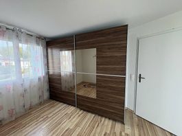Grosser Schwebetürenschrank / Kleiderschrank mit Spiege