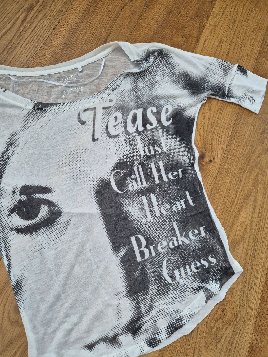 Guess T-shirt: Guess Shirt – Usato da Feusisberg venduto da cts_55rn 1