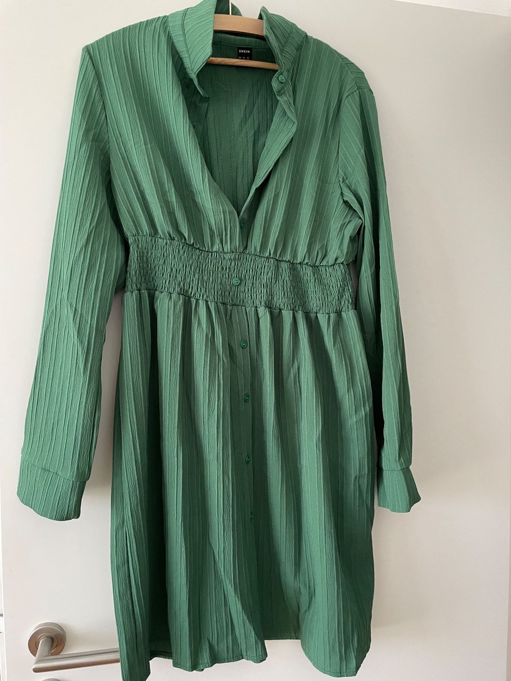 Robes: Kleid – Neuf (Voir description) à Niederrohrdorf par jasmiinw 1