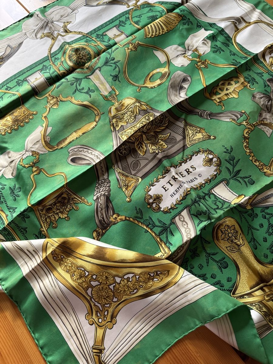 Hermès Foulards, Tücher & Schals: Carré Hermès Etriers en soie – Gebraucht aus Vésenaz von Angela.C3 4