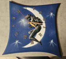 Horloge murale décorative, motif lune et femme, originale.