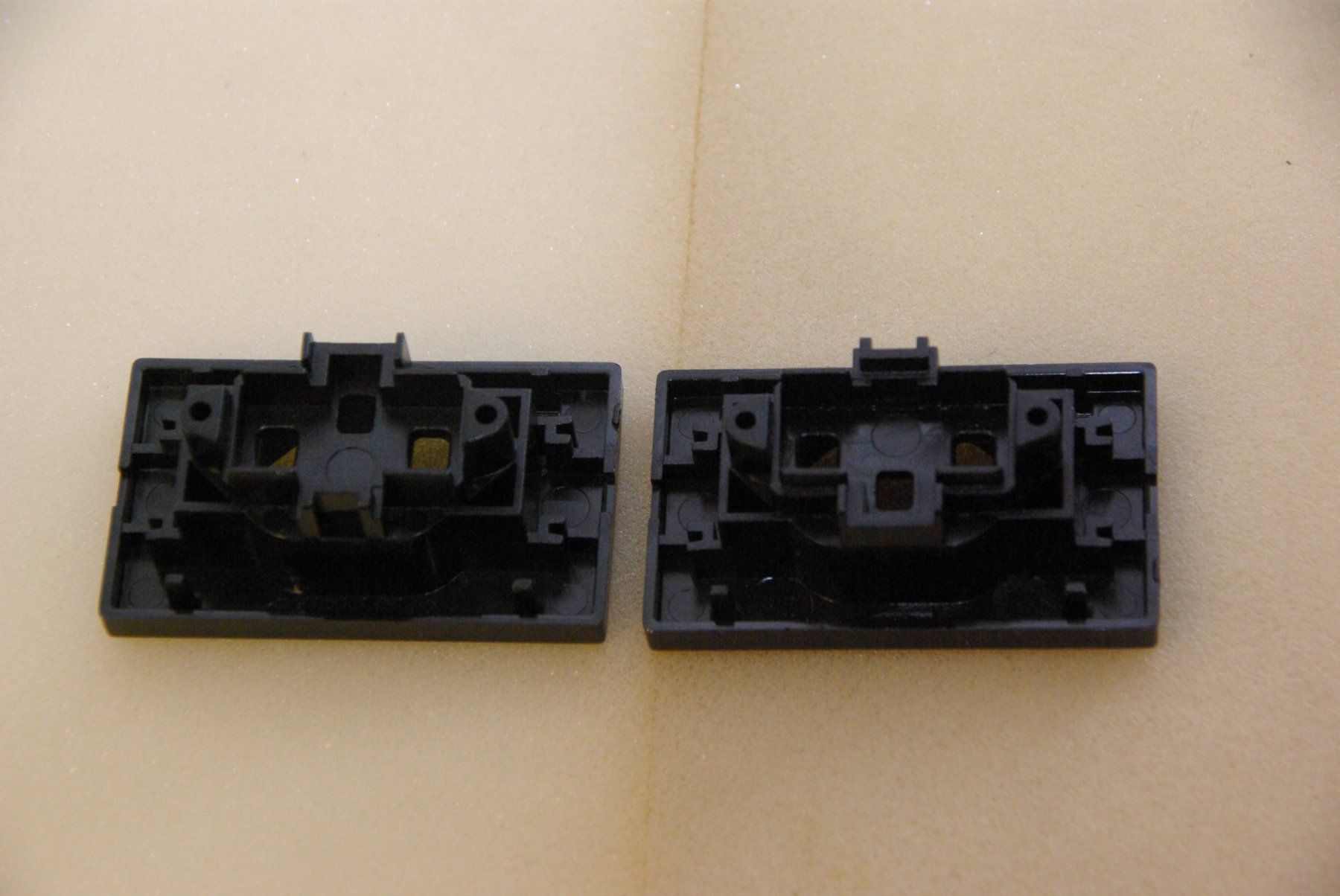 Spine: 2x FLF Steckdosen Abdeckung, schwarz – Nuovo (secondo la descrizione) da Herisau venduto da Cevianer1844 2