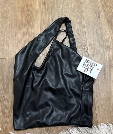 ⚡️ HIGHLIGHT-PIECE: Asymmetrisches Leder-Top in Deep Black