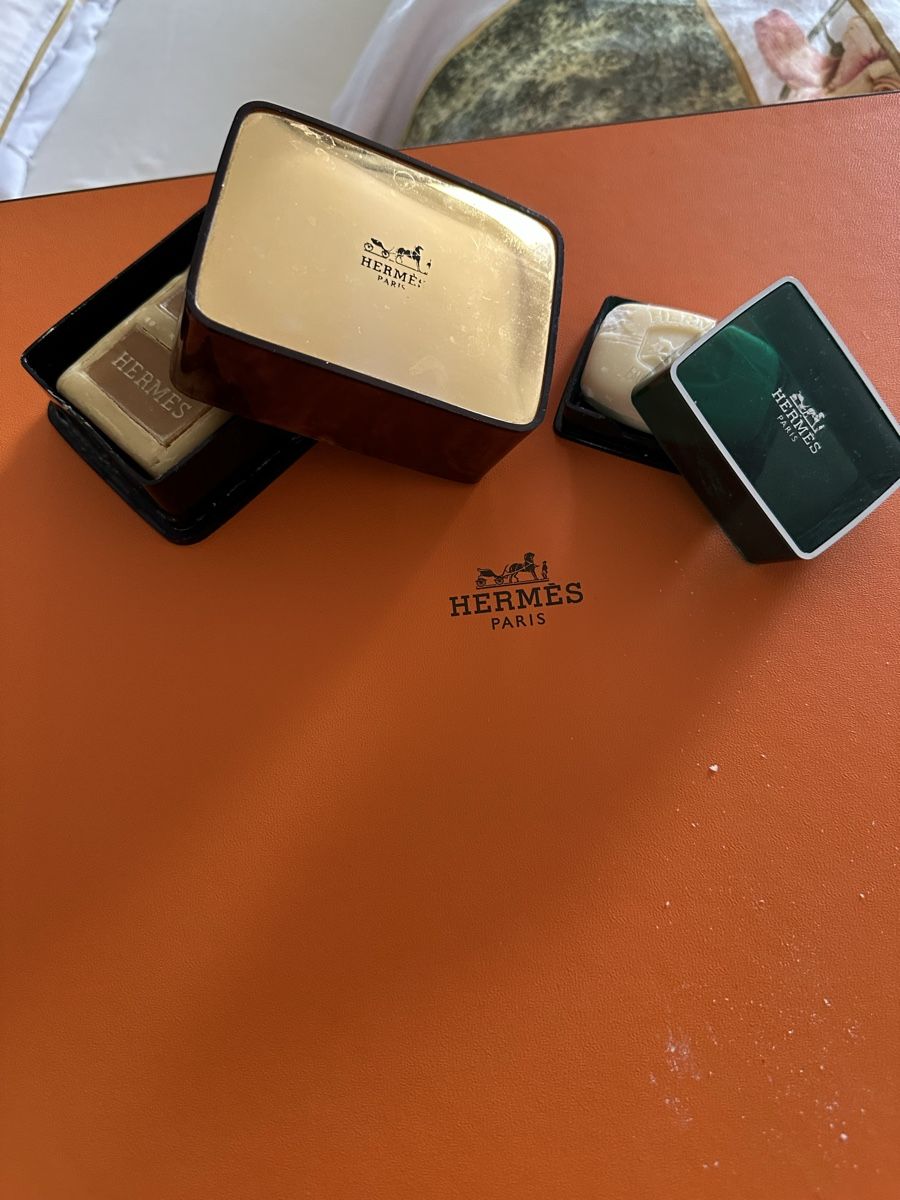 Caisses de transport: Hermes – D'occasion à Lengnau BE par juliachristen