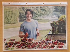 Keanu Reeves, Original Autogramm auf Foto in Farbe