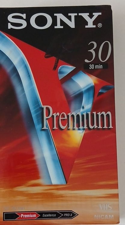 Cassette vuote: Sony Premium 30 Min VHS Kassette neu – Nuovo e nell'imballaggio originale da Berikon venduto da pil_thm8