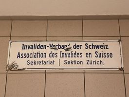 Altes Emailleschild Invaliden-Verband Schweiz Sektion Zürich