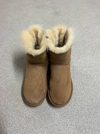 UGGS Stiefel mit Schleifen