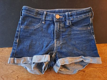 Kurze Sommer-Jeans von H & M,  Gr.122 getragen